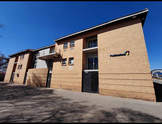 3,355M² OFFICE TO LET IN HALFWAY GARDENS